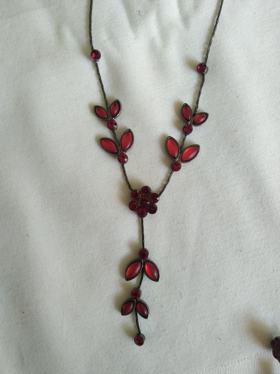 Autres bijoux: Jolie petite parure style grenats collier+ boucles d'oreille – D'occasion à BERNEX par zaza568 2