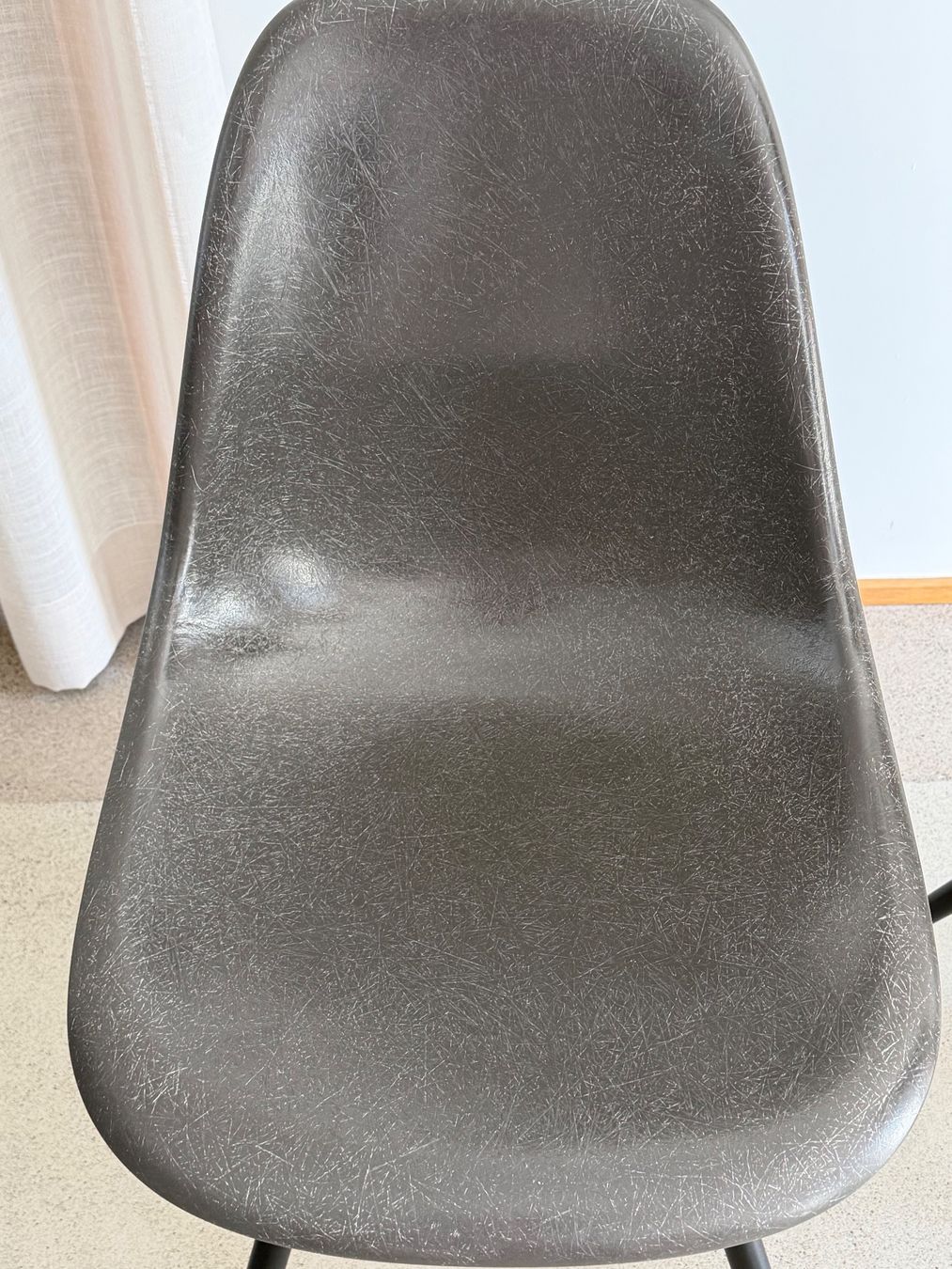 Eames Stühle: 2x Vitra Eames Fiberglass Side Chair DSW – Gebraucht aus Frauenfeld von Jessy_kardakova 2