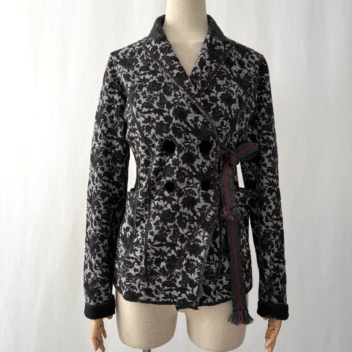 High Giacche: HIGH Everyday Couture Jacket – Nuovo (secondo la descrizione) da Emmen venduto da Colette-Juliette