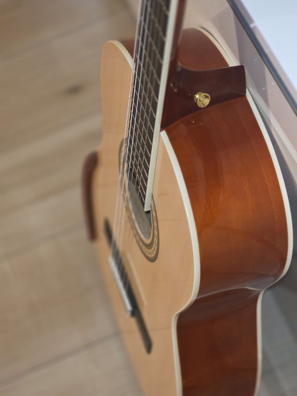 Strumenti musicali: Custom Trans Acoustic Klassische Gitarre – Nuovo (secondo la descrizione) da Schuepfheim venduto da Guttime 3