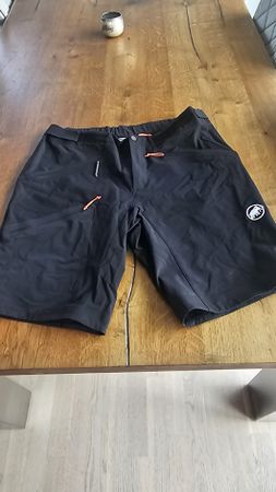 Mammut Shorts schwarz Grösse 50 guter Zustand
