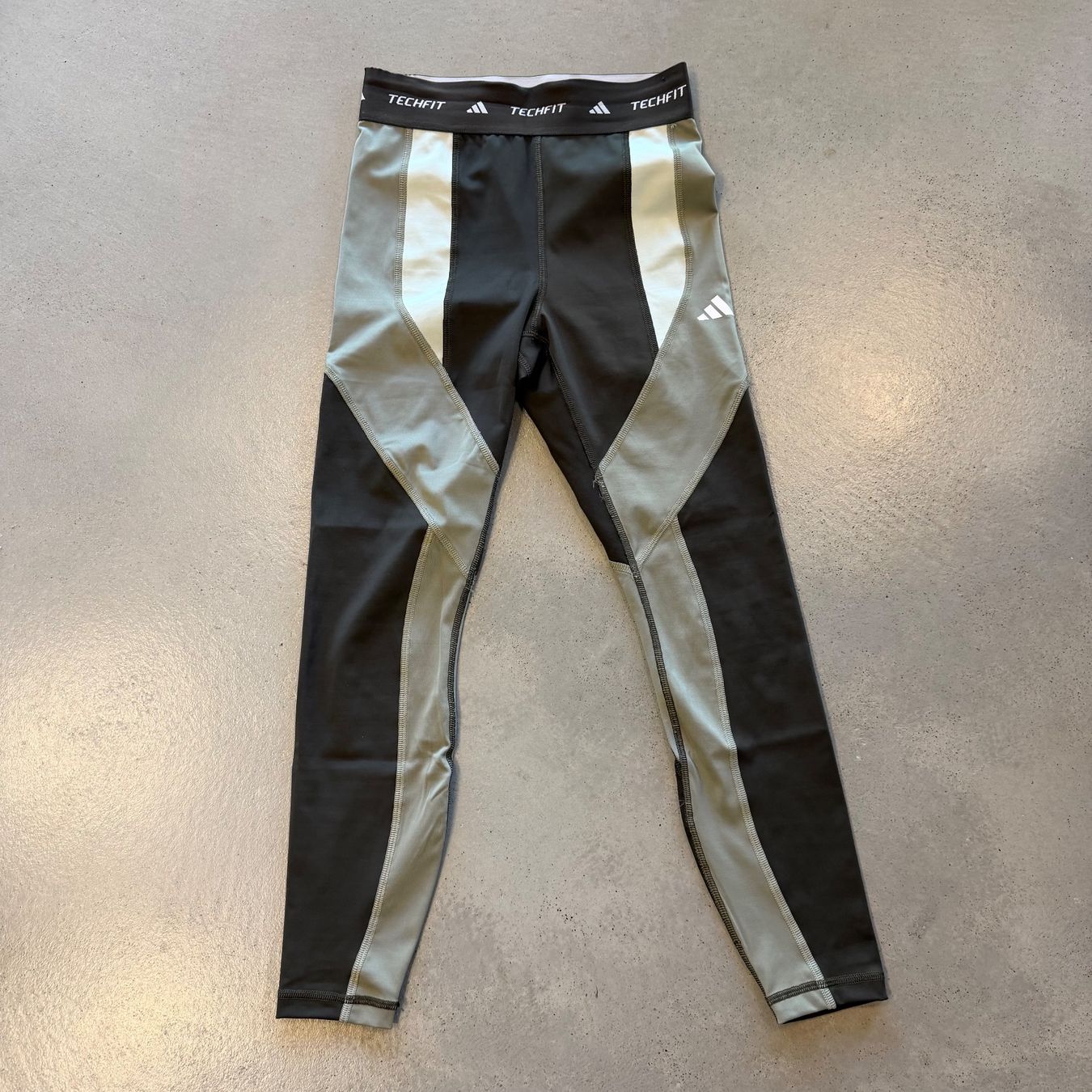 Adidas Leggings: Adidas Legging TECHFIT – Usato da St-George venduto da alaixee 2