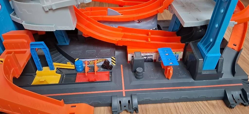 Giocattoli: Hot Wheels Autogarage – Usato da Urdorf venduto da natascha_1 2
