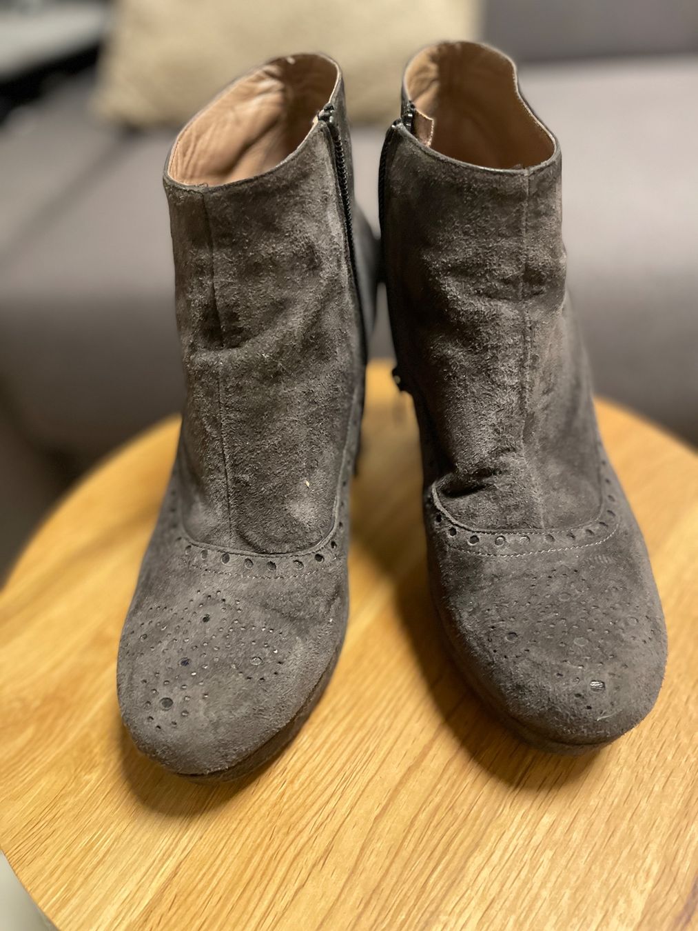 Scarpe da donna: Stiefelette Wildleder grau Les Venues Gr. 39 – Usato da Birsfelden venduto da Nic21 2