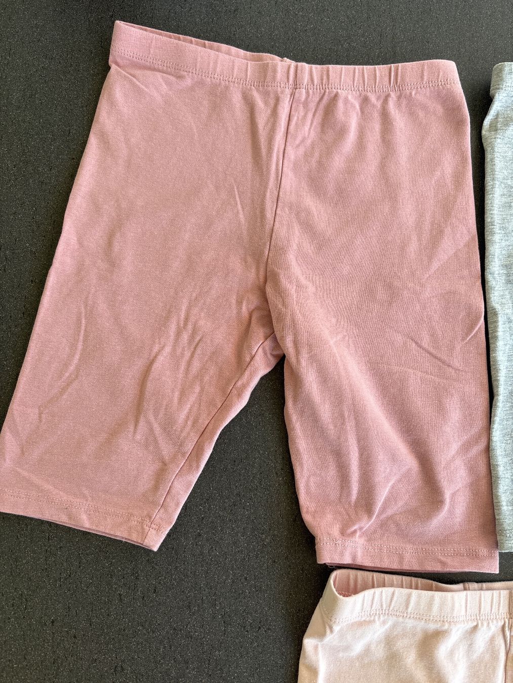 H&M Calze & Collant: 3er Set Mädchen kurze Leggings,  Gr.140 – Usato da Wilen b. Wil venduto da b-mountain 2