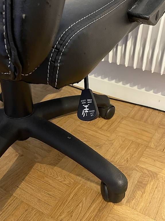 Sedie: Chaise de gaming noire et orange – Usato da Gland venduto da Khazmur1 4