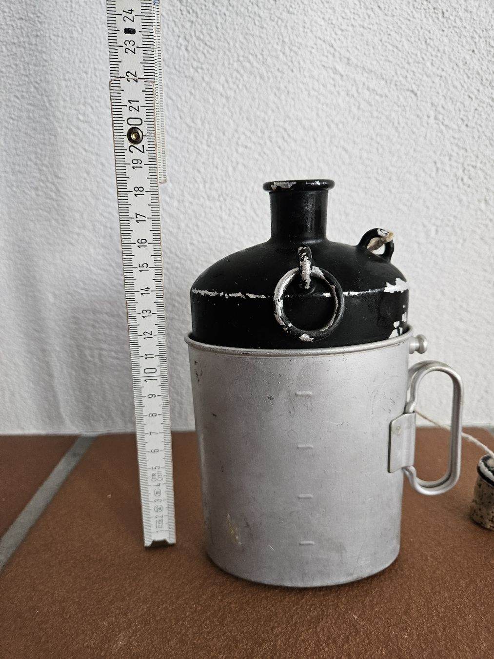 Attrezzatura & Pezzi di ricambio: Militär Feldflasche mit Becher – Usato da Eschenbach SG venduto da MarThu 2