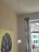 Hängeleuchte mit Glühbirne weiss