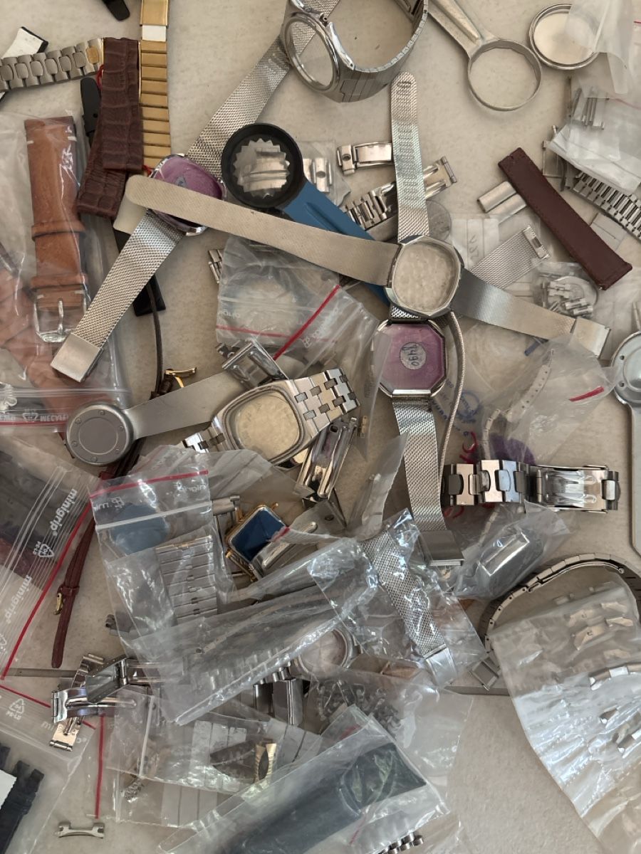 Omega Orologi: Lot Omega und andere Uhrenbänder – Nuovo (secondo la descrizione) da Rüti b. Büren venduto da CenicAG 2