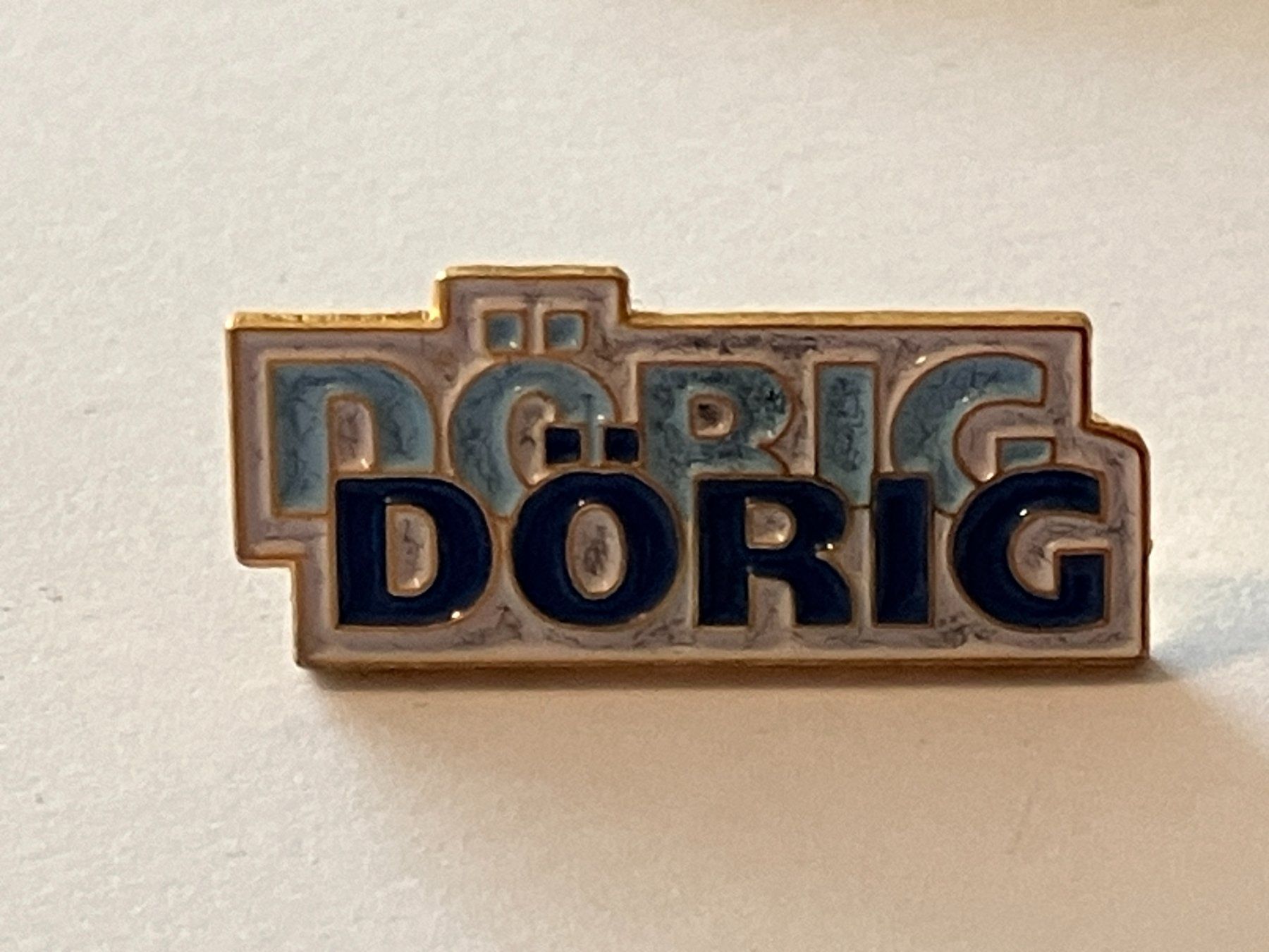 Plaketten & Abzeichen: 1 Pin Dörig – Gebraucht aus Basel von djwwpp