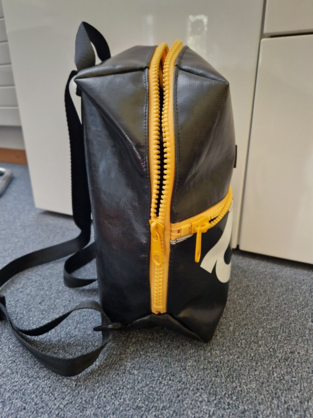 Freitag Zaini: Freitag Rucksack schwarz gelb NEU – Usato da Frauenfeld venduto da gre_vnj9 3