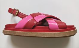 ALOHAS : Sandales plates en cuir rouge et rose 40