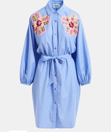 Essenti - Blau-weiß gestreiftes Hemdkleid mit Stickereien