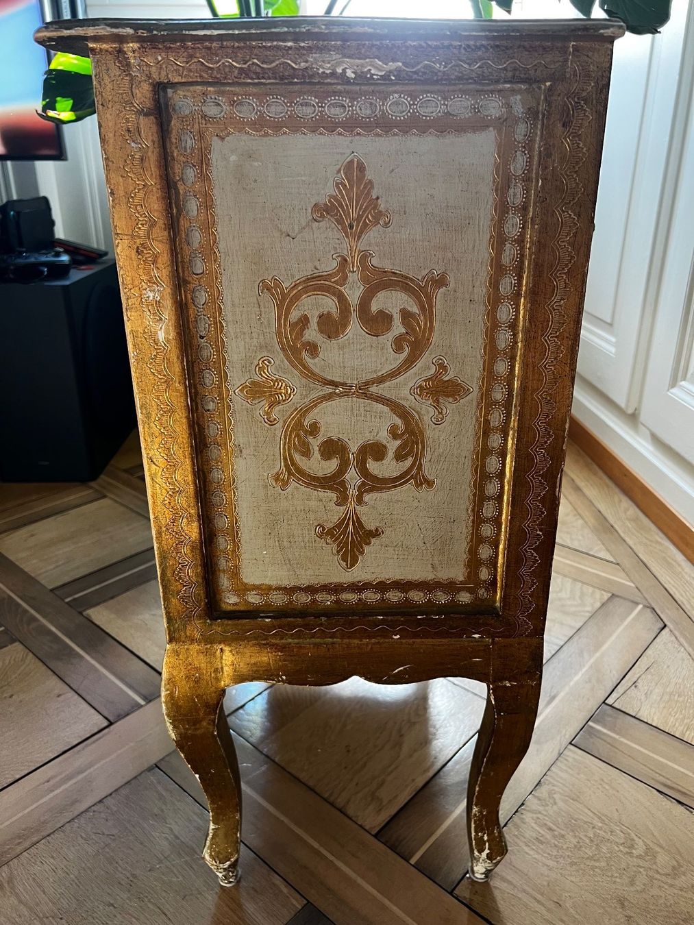 Tables de nuit: Venezianischer Nachttisch Gold / Grau – D'occasion à Zürich par Allys-Closet 4