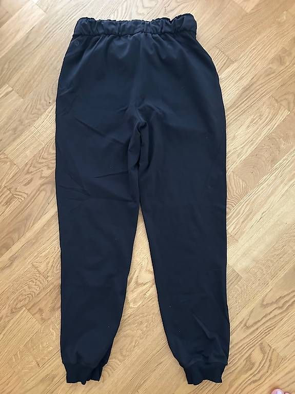 Pantaloni: Lululemon Hose Grösse 6 – Usato da Muri AG venduto da car_k6rd 1