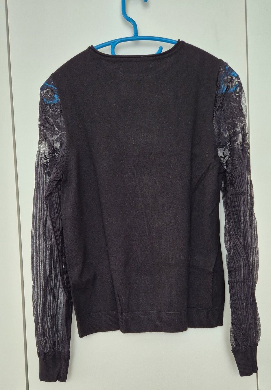 Only Maglioni & Felpe: ONLY Langarm-Shirt, schwarz, S, mit Spitzenärmeln – Usato da Münchenstein venduto da Trinity 1