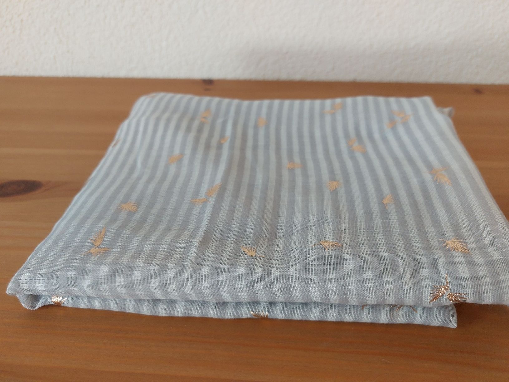 Foulards, Tücher & Schals: Schal gestreift mit goldenen Blättern – Gebraucht aus Effingen von roe_7mb7