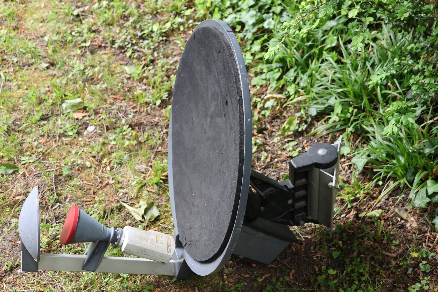 Parabola satellitare: Kreiselmeyer Doppelfocusantenne 55 cm – Usato da Benglen venduto da Disney5 2