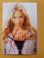 Laura Vandervoort, Original Autogramm auf Foto in Farbe