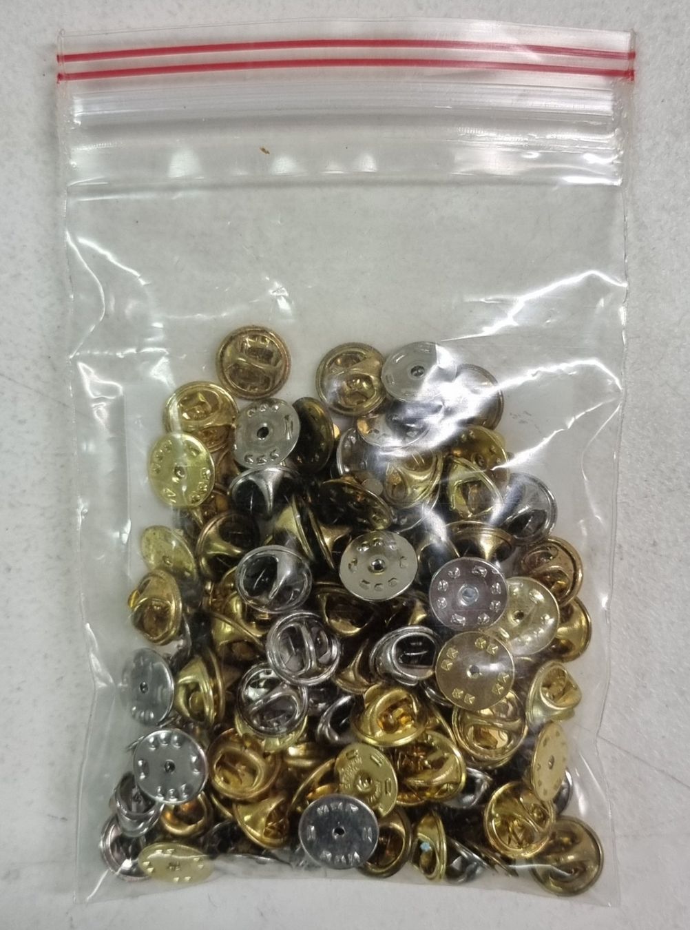 Tutte le decorazioni: Pinwand mit ca. 100 verschiedenen Pins – Usato da Lostorf venduto da Dalbi 4