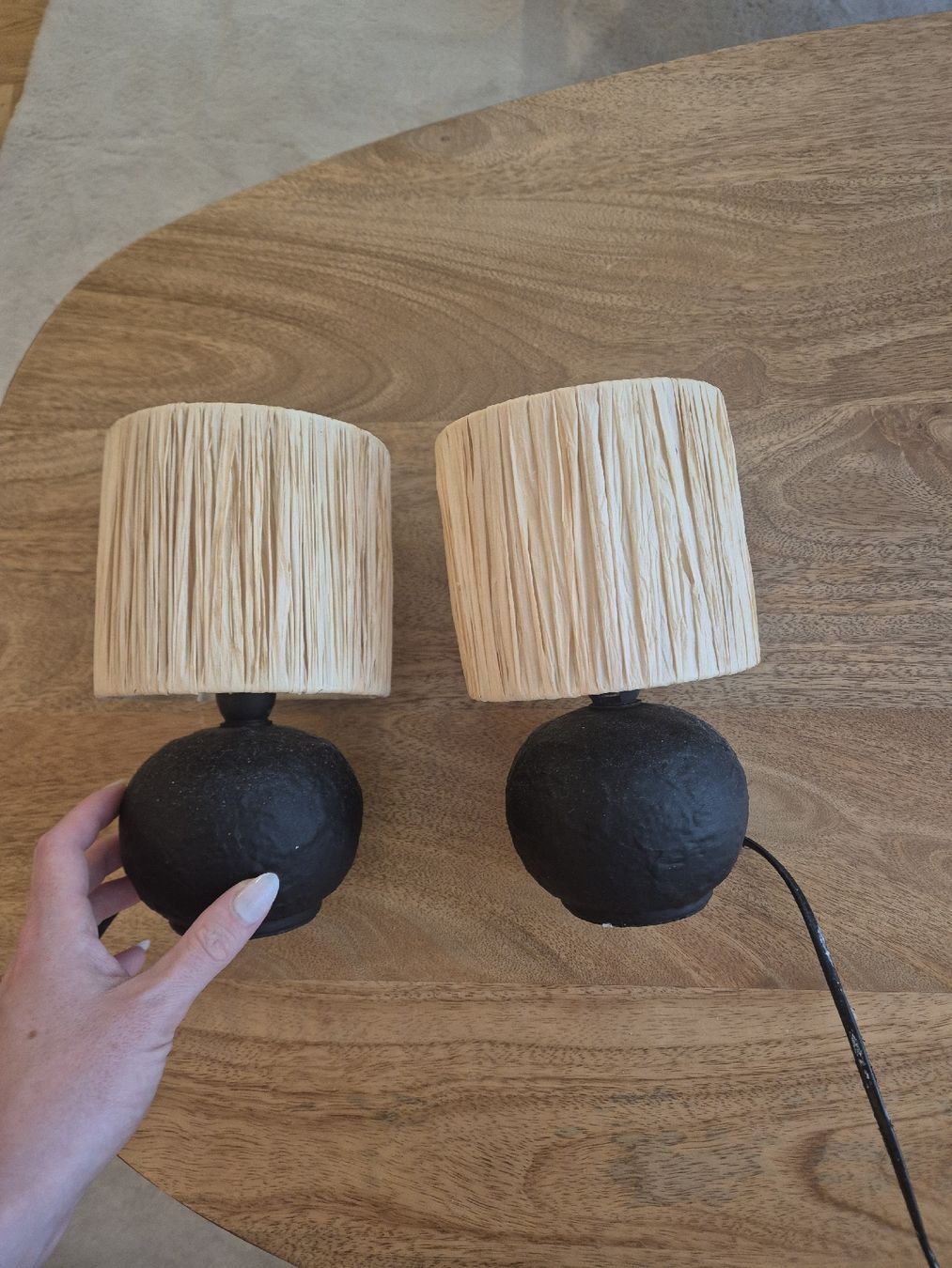 Lampade: Zwei Lämpchen mit Bast und schwarz – Usato da Lausanne venduto da len_vc5x