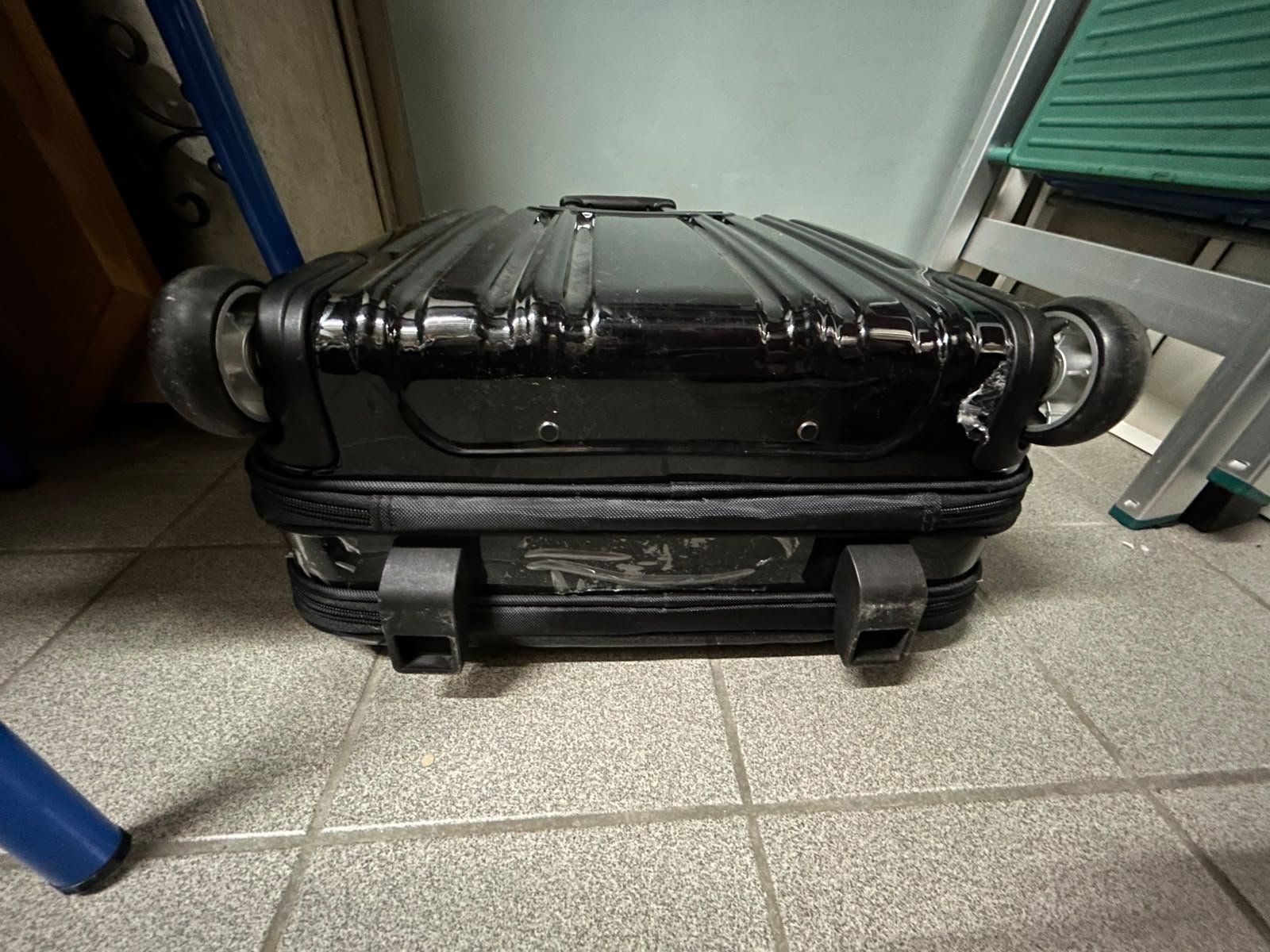 Altro in Aeronautica: Piccolo trolley nero lucido Royal Class – Usato da Melano venduto da H-Sara 6