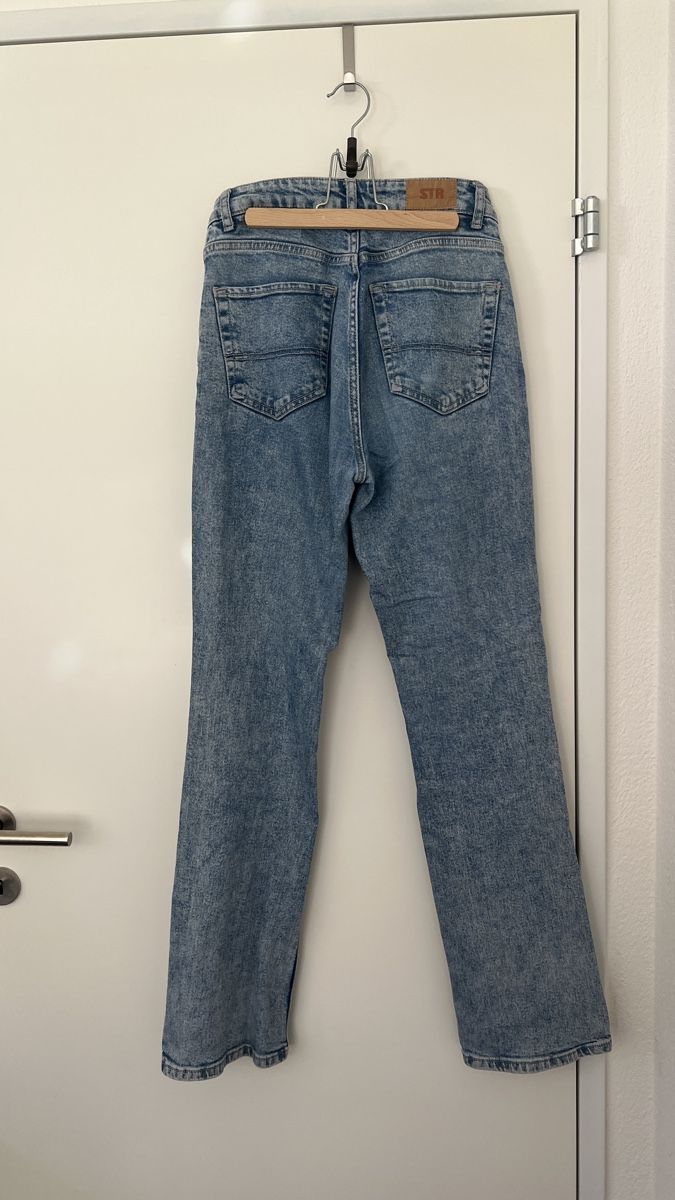 Stradivarius Jeans: STR Flared Straight Jeans Hellblau – Usato da Wermatswil venduto da Jara.a.s 2