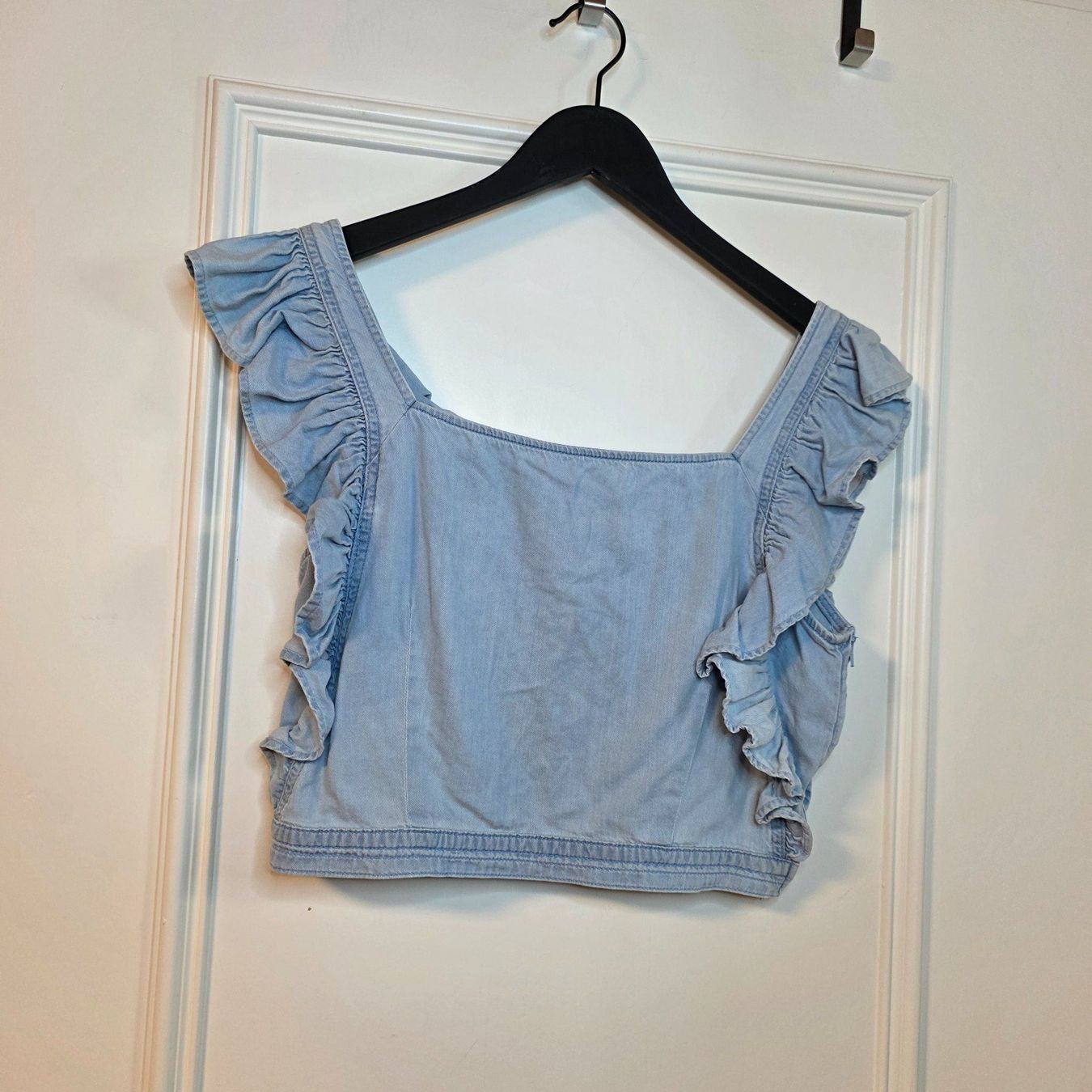 Na-kd Top: NA-KD Top 38/40 hellblau Denim Rüschen – Usato da Wald ZH venduto da CapLux 1