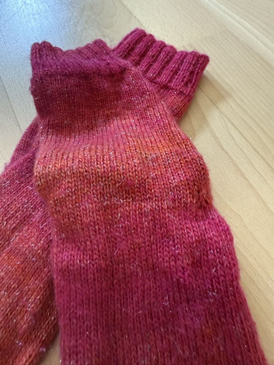 Calze: Handgestrickte Socken, Gr. 38/39, rot/orange, Glitzer – Nuovo (secondo la descrizione) da Perlen venduto da SPICE24 1
