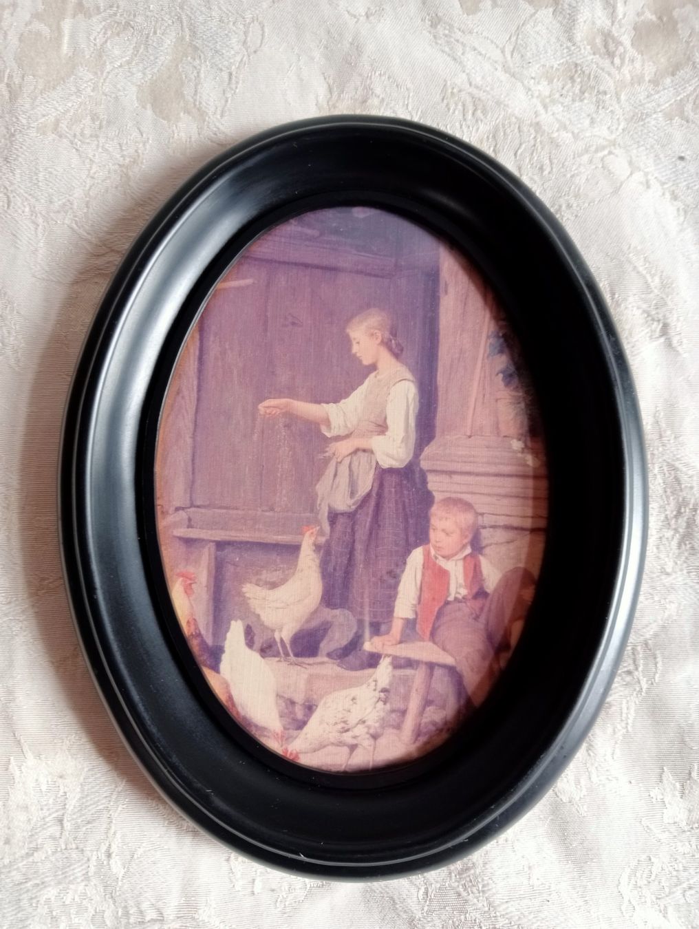 Bilderrahmen: 3er Set Vintage Bilderrahmen mit Bildern Oval Kunststoff – Gebraucht aus Oberdorf BL von Barocki888 2