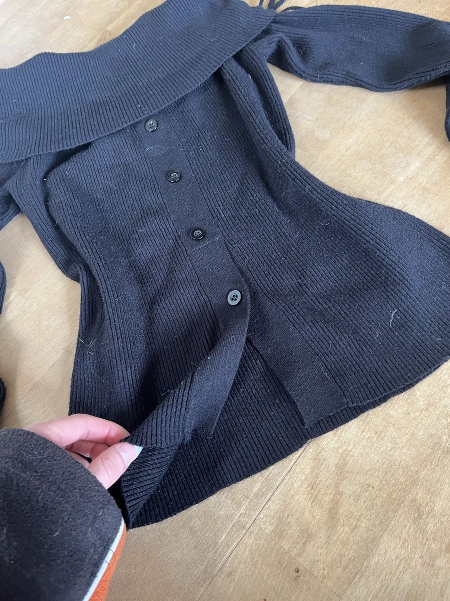 Top: Schwarzes Strickoberteil shoulder-off, Grösse S – Usato da Stäfa venduto da jo1735 1