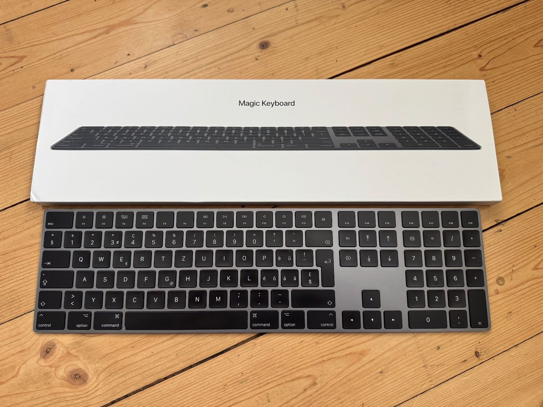 Apple Tastiere: Apple Magic Keyboard (A1843 Space Grau) – Usato da Zürich venduto da Greg79
