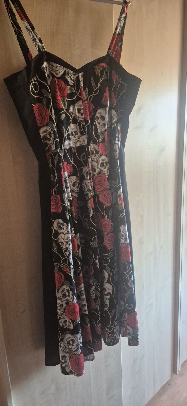 Vestiti: Robe tête de mort – Nuovo (secondo la descrizione) da Belfaux venduto da Dea_Symbelmyne 1