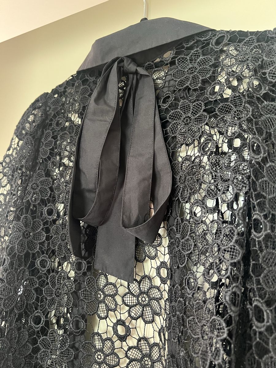 Zara Camicette: Schwarze Spitzenbluse mit Schleife von ZARA - Gr. S – Nuovo (secondo la descrizione) da Baar venduto da Lila2006 3