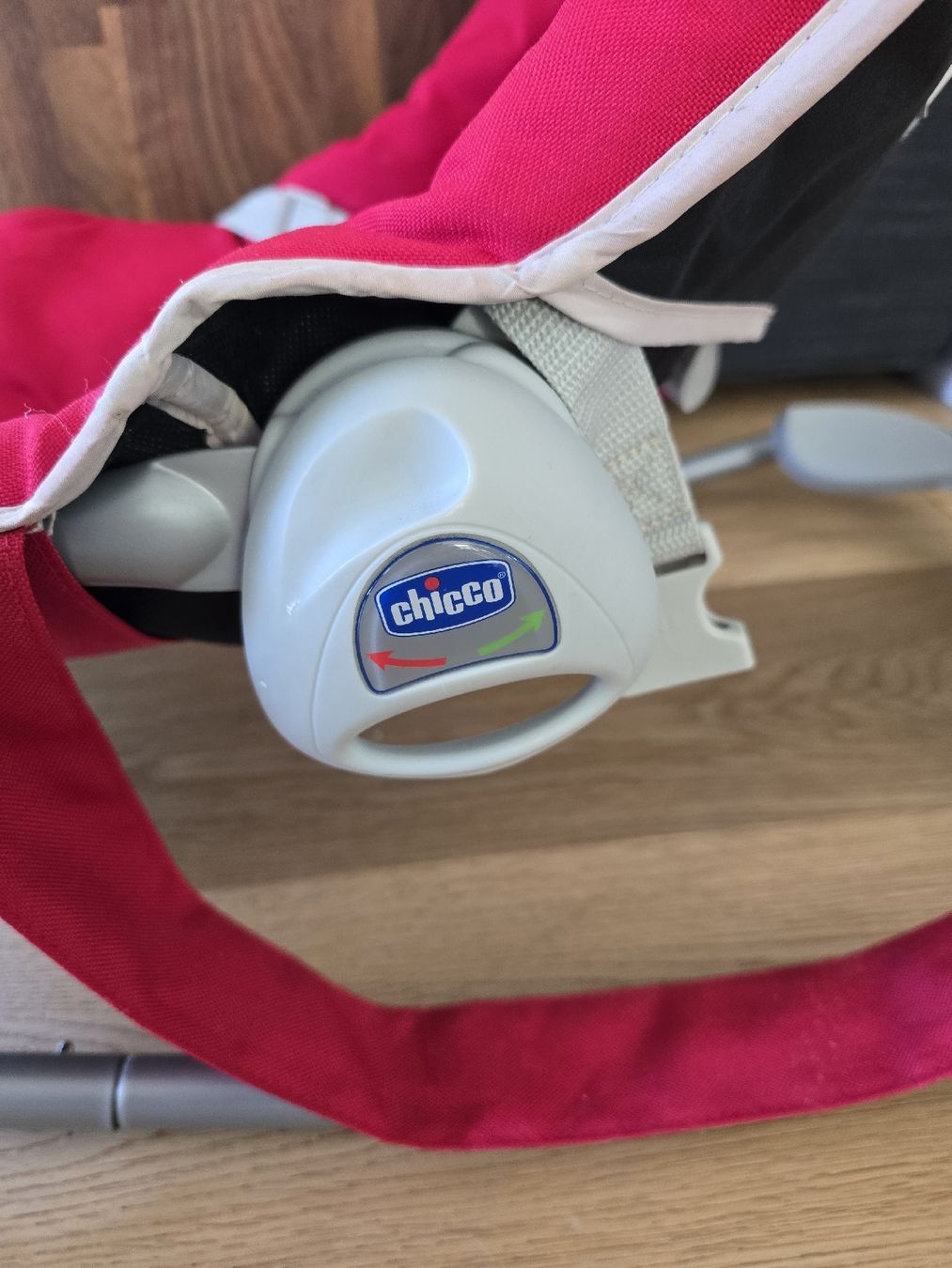 Chicco Sdraiette & Sdraiette a dondolo: Chicco Babywippe rot – Usato da Guschelmuth venduto da lperler 3