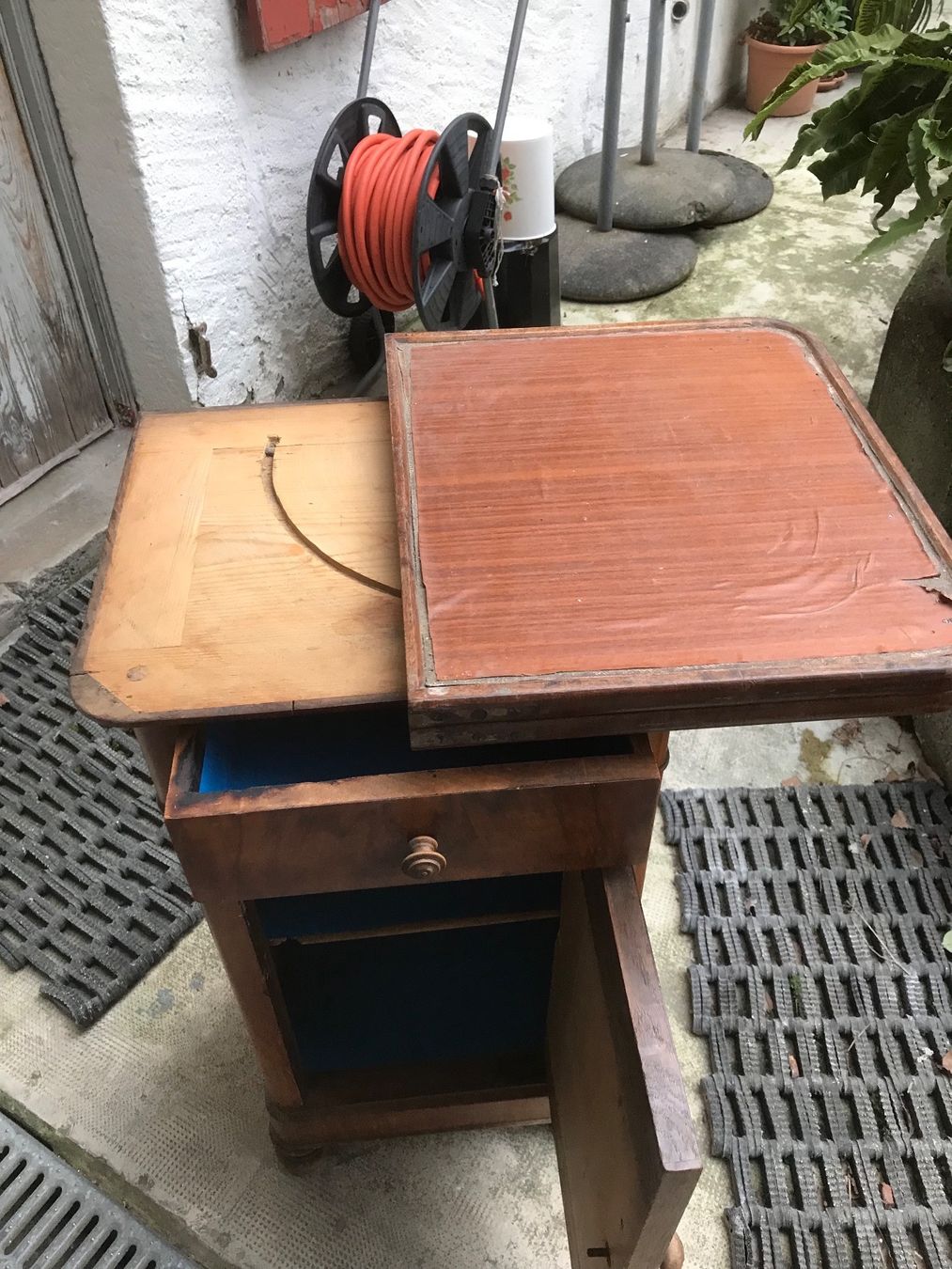 Nachttische: Table de nuit "double surface" – Gebraucht aus Vevey von cburgle 1