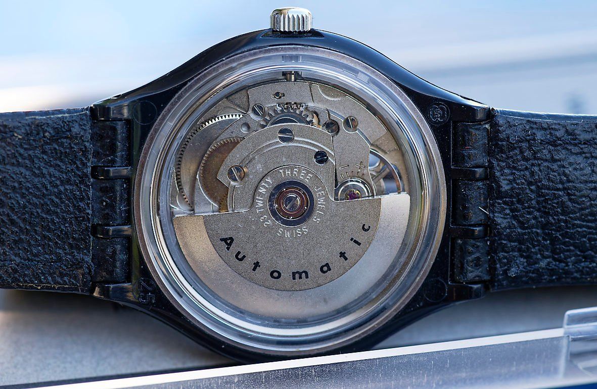 Swatch Orologi: Getragene Swatch Chrono schwarz-silber – Usato da Bern venduto da Maccalvin 6