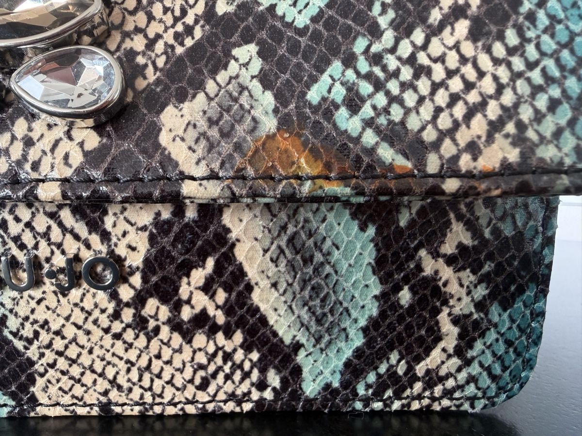 Liu Jo Sacs femmes: Clutch Liu Jo python multicolore fermeture bijou – D'occasion à Neuchâtel par EllenB 2