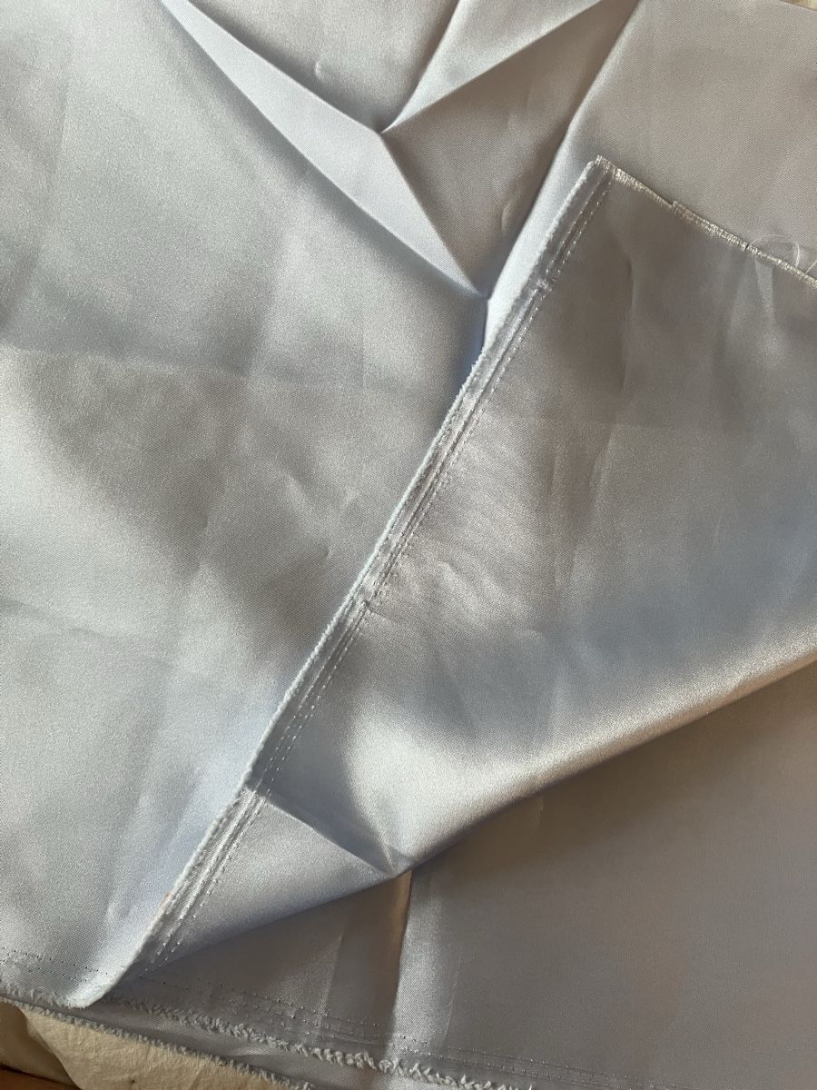 Tessuti: Futterstoff, Hellblau glanz 1.50x1.05 – Usato da Zürich venduto da nade04