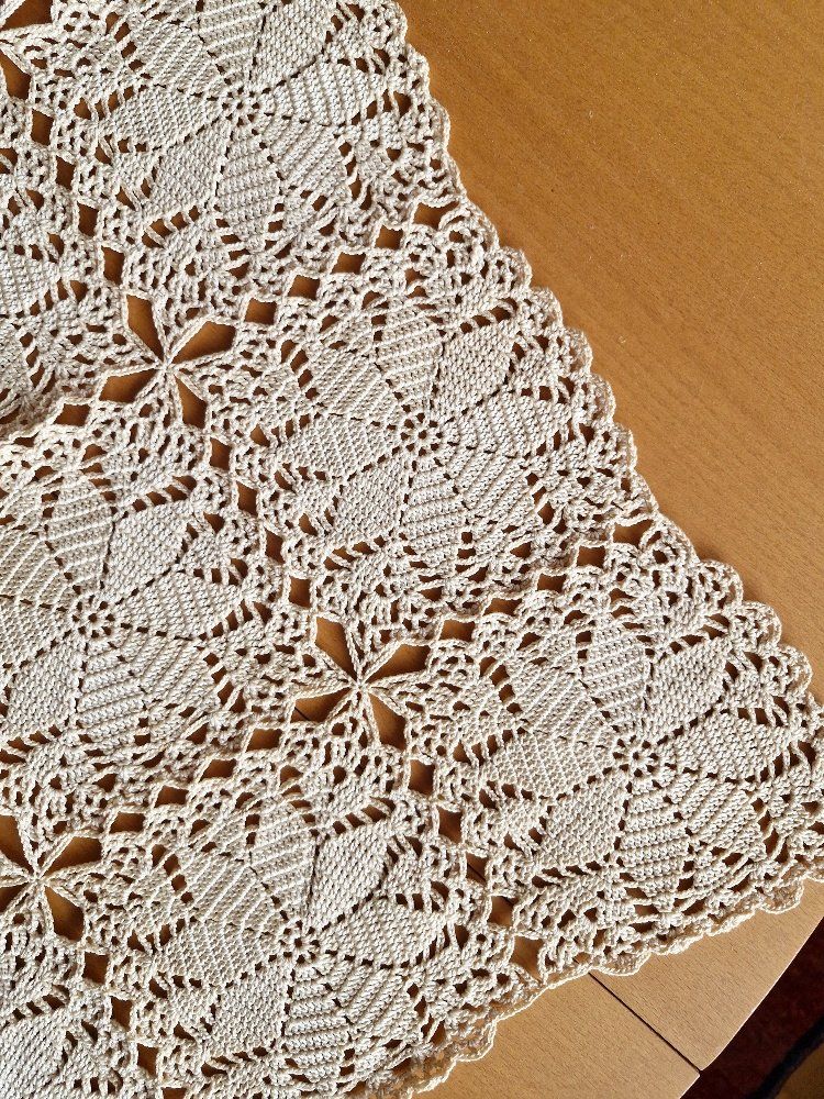 Altra biancheria da tavola: Tischdecke gehäkelt 127x175 cm – Usato da Gerzensee venduto da Neggimann 1