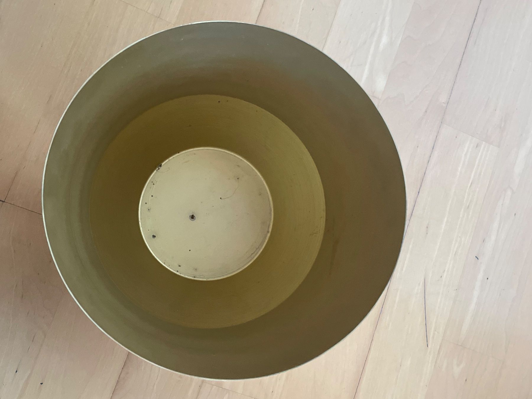 Pots de fleurs: Pflanzentopf / Übertopf, gold – D'occasion à Wattwil par diamant1 1