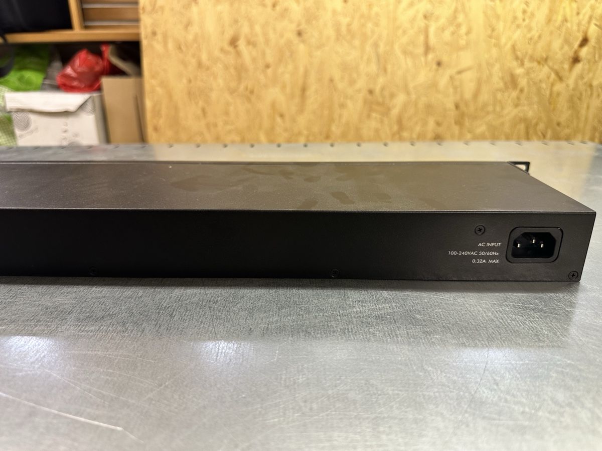 Zyxel Hub & Switch: ZyXel GS1900-24 Port Managed Switch – Usato da Luzern venduto da FrankGroebel 2