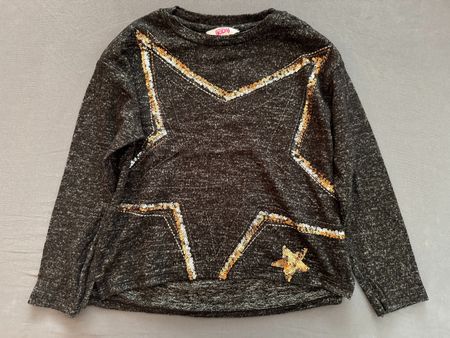 Hübscher Pulli/Pullover mit Pailletten-Stern, Gr. 116