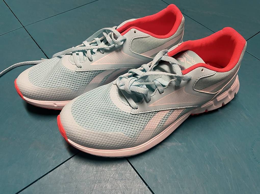 Scarpe da uomo: Hallenturnschuhe Rebook Gr. 40 – Usato da Biel/Bienne venduto da Hamamlezi