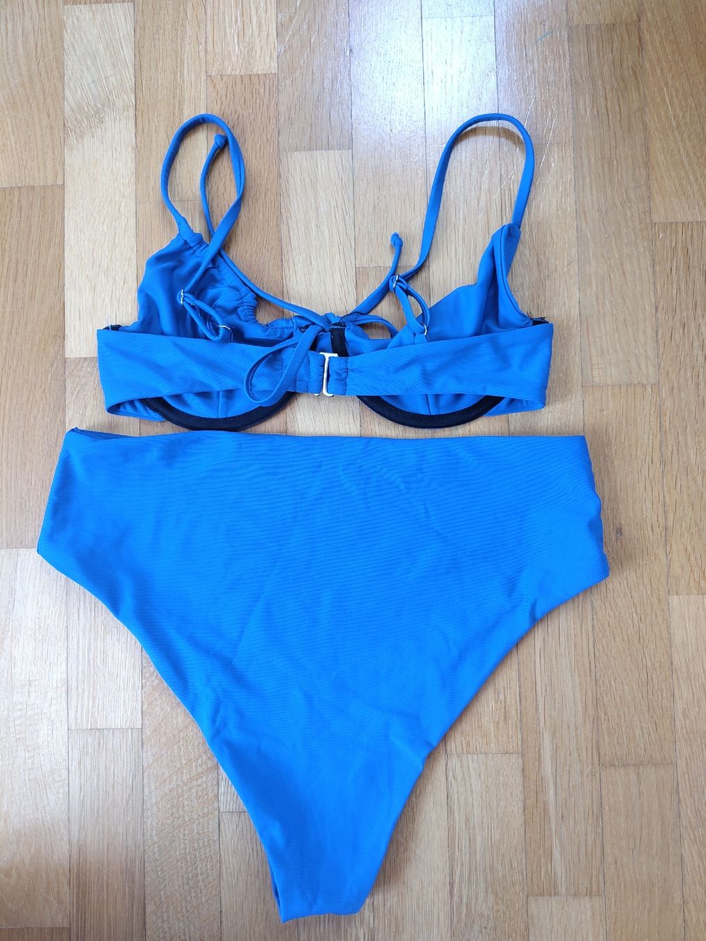 Costumi da bagno & Bikini: Lilja Bikini Mar, Drawstring Top Gr. S, Midi Bottom Gr. M – Usato da Aarau venduto da aceline1234 1