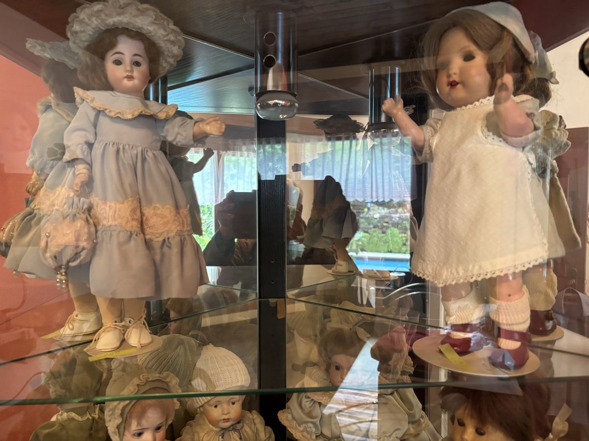 Bambole: Puppen aus Sammlung auf Wunsch mit Vitrine – Usato da Grellingen venduto da Grillerino1349 1