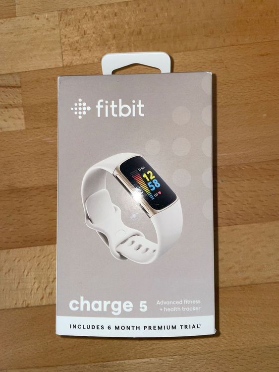 FITBIT Charge 5 FitnessTracker (Mondweiss/Softgold) Kaufen auf Ricardo