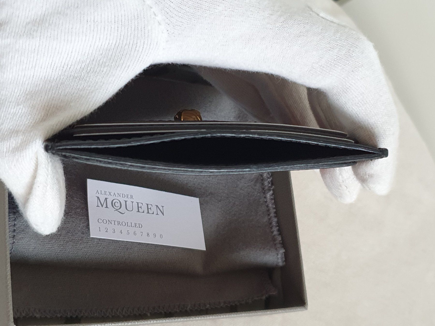 Alexander Mcqueen Portafogli: Alexander McQueen Kartenhalter Cardholder Skull Schädel – Nuovo (secondo la descrizione) da Wängi venduto da Pambola 7