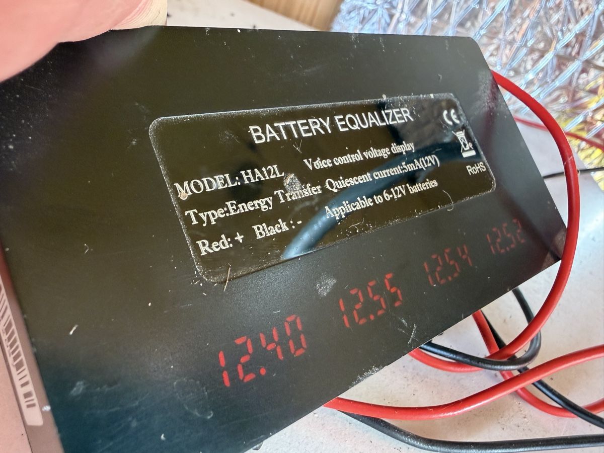 Panneaux solaires: 4x Solar Batterie 12 Volt 190Ah – D'occasion à Luzern par Trackzila 3