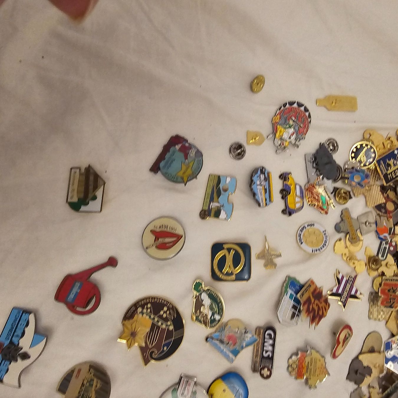 Placchette & Badge: Konvolut  pins  100 stück  unkontroliert – Usato da wolfhalden venduto da 46464646 2